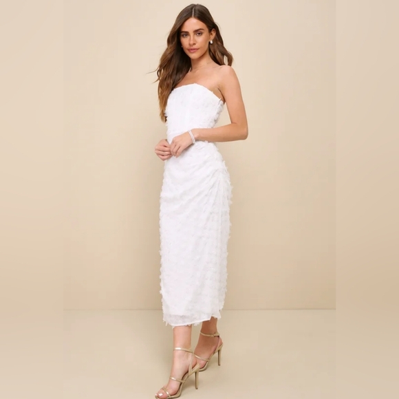 NWOT Lulu's White 3D Floral Applique Strapless Midi Dress Size XL=14/16 - Picture 2 of 5